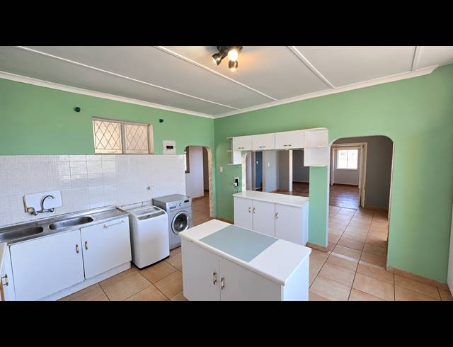 2.5 BEDROOM APARTMENT FOR SALE IN GLENWOOD